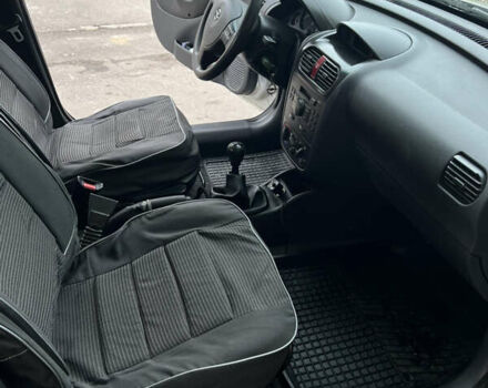 Серый Опель Комбо груз.-пасс., объемом двигателя 1.7 л и пробегом 192 тыс. км за 4999 $, фото 11 на Automoto.ua