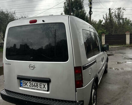 Серый Опель Комбо груз.-пасс., объемом двигателя 1.4 л и пробегом 250 тыс. км за 4200 $, фото 1 на Automoto.ua