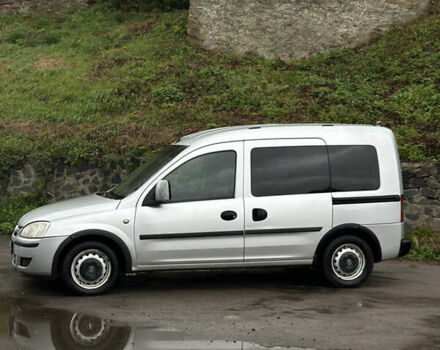 Серый Опель Комбо груз.-пасс., объемом двигателя 1.4 л и пробегом 250 тыс. км за 4200 $, фото 2 на Automoto.ua