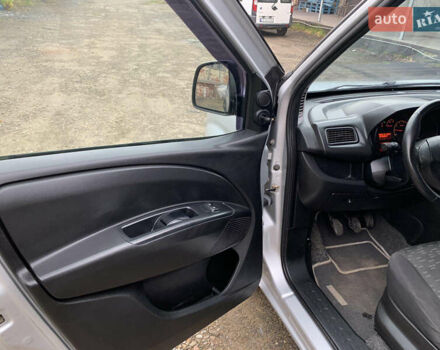 Серый Опель Комбо груз.-пасс., объемом двигателя 1.6 л и пробегом 350 тыс. км за 8100 $, фото 5 на Automoto.ua
