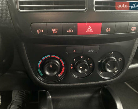 Серый Опель Комбо груз.-пасс., объемом двигателя 1.6 л и пробегом 350 тыс. км за 8100 $, фото 6 на Automoto.ua