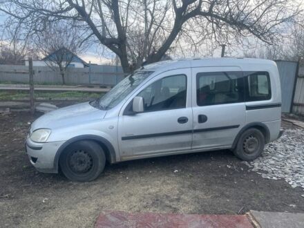 Сірий Опель Комбо вант.-пас., об'ємом двигуна 1.7 л та пробігом 389 тис. км за 1800 $, фото 1 на Automoto.ua