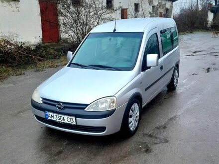Серый Опель Комбо груз.-пасс., объемом двигателя 1.7 л и пробегом 175 тыс. км за 4200 $, фото 1 на Automoto.ua