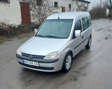 Серый Опель Комбо груз.-пасс., объемом двигателя 1.69 л и пробегом 175 тыс. км за 4200 $, фото 1 на Automoto.ua