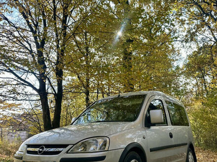 Опель Комбо груз.-пасс. 2006 в Сторожинце на Automoto.ua Серый Опель Комбо груз.-пасс., объемом двигателя 1.7 л и пробегом 230 тыс. км за 4900 $, фото 1 на Automoto.ua