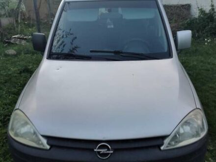 Серый Опель Комбо груз.-пасс., объемом двигателя 1.25 л и пробегом 274 тыс. км за 3500 $, фото 1 на Automoto.ua