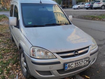 Серый Опель Комбо груз.-пасс., объемом двигателя 1.6 л и пробегом 250 тыс. км за 4500 $, фото 1 на Automoto.ua