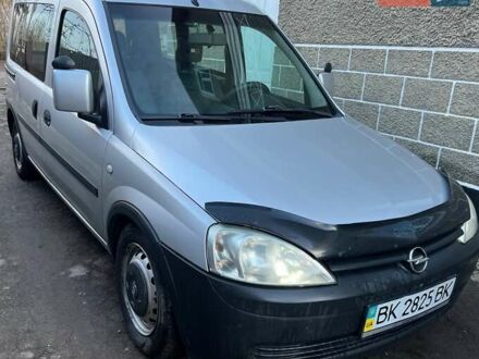 Опель Комбо вант.-пас. 2008 у Дубно на Automoto.ua Сірий Опель Комбо вант.-пас., об'ємом двигуна 1.2 л та пробігом 179 тис. км за 3900 $, фото 1 на Automoto.ua
