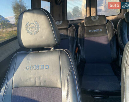 Синий Опель Комбо груз.-пасс., объемом двигателя 1.3 л и пробегом 390 тыс. км за 1900 $, фото 8 на Automoto.ua