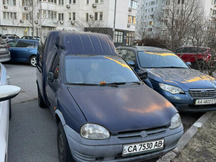Синий Опель Комбо груз.-пасс., объемом двигателя 1.4 л и пробегом 453 тыс. км за 2000 $, фото 1 на Automoto.ua