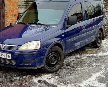 Синий Опель Комбо груз.-пасс., объемом двигателя 1.4 л и пробегом 21500 тыс. км за 3850 $, фото 1 на Automoto.ua