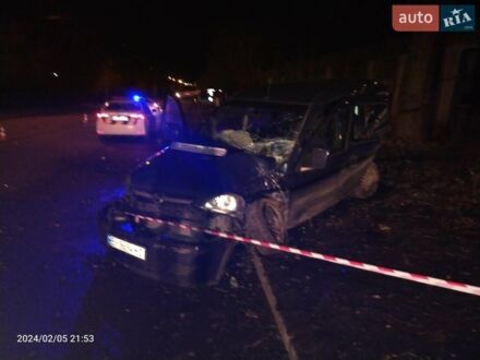 Синій Опель Комбо вант.-пас., об'ємом двигуна 1.6 л та пробігом 230 тис. км за 1500 $, фото 1 на Automoto.ua