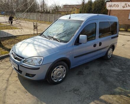 Синий Опель Комбо груз.-пасс., объемом двигателя 1.6 л и пробегом 294 тыс. км за 4500 $, фото 1 на Automoto.ua