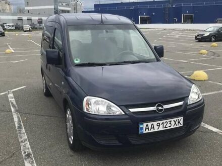 Синий Опель Комбо груз.-пасс., объемом двигателя 1.36 л и пробегом 135 тыс. км за 6400 $, фото 1 на Automoto.ua