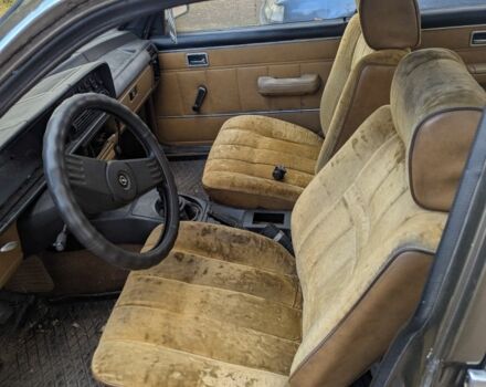 Коричневый Опель Коммандор, объемом двигателя 0 л и пробегом 70 тыс. км за 480 $, фото 4 на Automoto.ua