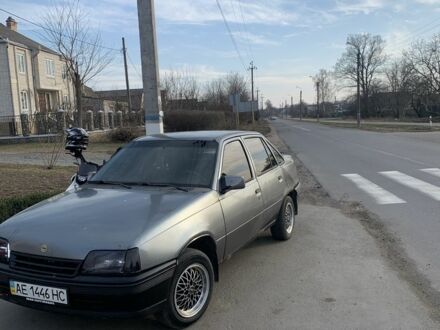 Опель Коммандор 1988 в Переяславе-Хмельницком на Automoto.ua Серый Опель Коммандор, объемом двигателя 1.8 л и пробегом 3 тыс. км за 900 $, фото 1 на Automoto.ua