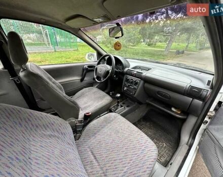 Белый Опель Корса, объемом двигателя 1.2 л и пробегом 123 тыс. км за 1100 $, фото 6 на Automoto.ua