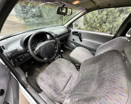 Белый Опель Корса, объемом двигателя 1.2 л и пробегом 123 тыс. км за 1100 $, фото 5 на Automoto.ua