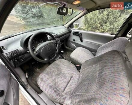 Белый Опель Корса, объемом двигателя 1.2 л и пробегом 123 тыс. км за 1100 $, фото 4 на Automoto.ua