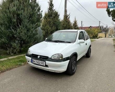 Белый Опель Корса, объемом двигателя 1.2 л и пробегом 123 тыс. км за 1100 $, фото 7 на Automoto.ua