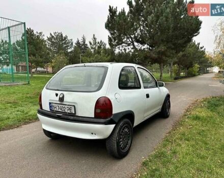 Белый Опель Корса, объемом двигателя 1.2 л и пробегом 123 тыс. км за 1100 $, фото 3 на Automoto.ua