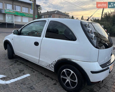 Белый Опель Корса, объемом двигателя 1.2 л и пробегом 198 тыс. км за 1550 $, фото 1 на Automoto.ua