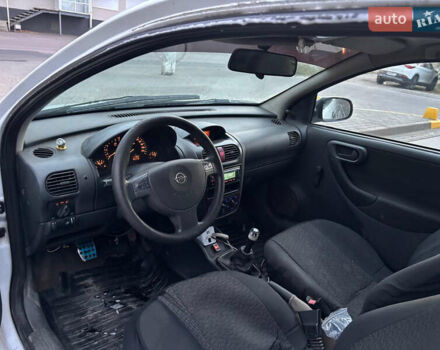 Белый Опель Корса, объемом двигателя 1.2 л и пробегом 198 тыс. км за 1550 $, фото 5 на Automoto.ua