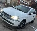 Белый Опель Корса, объемом двигателя 1.2 л и пробегом 196 тыс. км за 1280 $, фото 1 на Automoto.ua