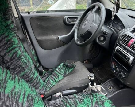 Белый Опель Корса, объемом двигателя 1.2 л и пробегом 270 тыс. км за 1200 $, фото 6 на Automoto.ua