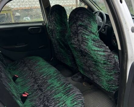 Белый Опель Корса, объемом двигателя 1.2 л и пробегом 270 тыс. км за 1200 $, фото 7 на Automoto.ua