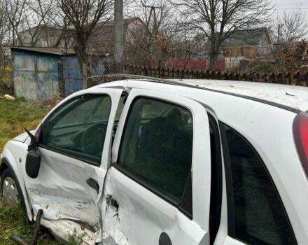 Белый Опель Корса, объемом двигателя 1.2 л и пробегом 270 тыс. км за 1200 $, фото 3 на Automoto.ua