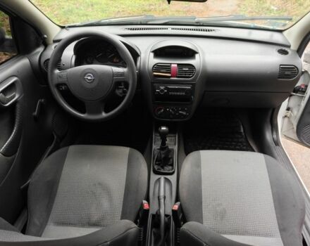 Белый Опель Корса, объемом двигателя 1.2 л и пробегом 196 тыс. км за 2600 $, фото 9 на Automoto.ua