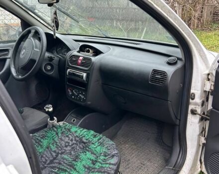 Белый Опель Корса, объемом двигателя 1.2 л и пробегом 270 тыс. км за 1200 $, фото 8 на Automoto.ua