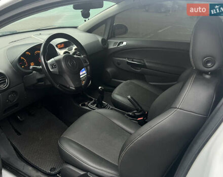 Белый Опель Корса, объемом двигателя 1.25 л и пробегом 375 тыс. км за 3500 $, фото 7 на Automoto.ua