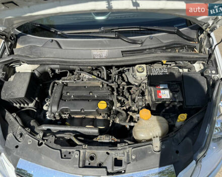 Белый Опель Корса, объемом двигателя 1.36 л и пробегом 175 тыс. км за 6700 $, фото 11 на Automoto.ua