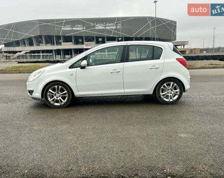 Белый Опель Корса, объемом двигателя 1.2 л и пробегом 131 тыс. км за 6300 $, фото 2 на Automoto.ua