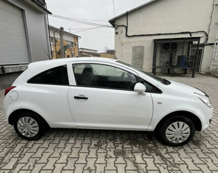 Белый Опель Корса, объемом двигателя 1.23 л и пробегом 349 тыс. км за 2850 $, фото 3 на Automoto.ua