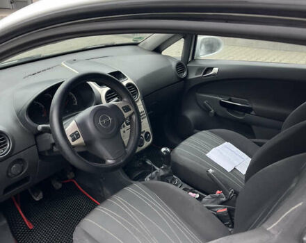 Белый Опель Корса, объемом двигателя 1.23 л и пробегом 349 тыс. км за 2850 $, фото 4 на Automoto.ua