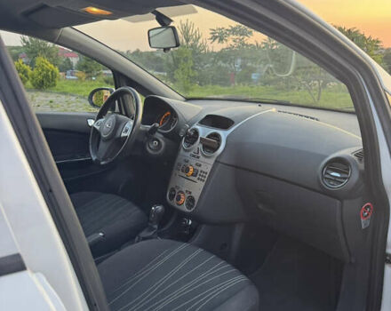 Белый Опель Корса, объемом двигателя 1.36 л и пробегом 175 тыс. км за 6700 $, фото 9 на Automoto.ua