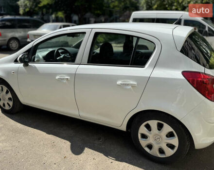 Белый Опель Корса, объемом двигателя 1.36 л и пробегом 175 тыс. км за 6700 $, фото 3 на Automoto.ua