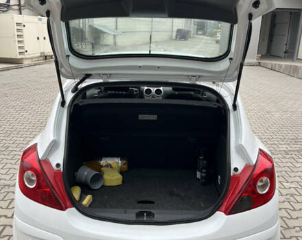 Белый Опель Корса, объемом двигателя 1.23 л и пробегом 349 тыс. км за 2850 $, фото 10 на Automoto.ua