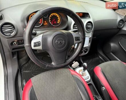 Белый Опель Корса, объемом двигателя 1.23 л и пробегом 129 тыс. км за 5200 $, фото 6 на Automoto.ua