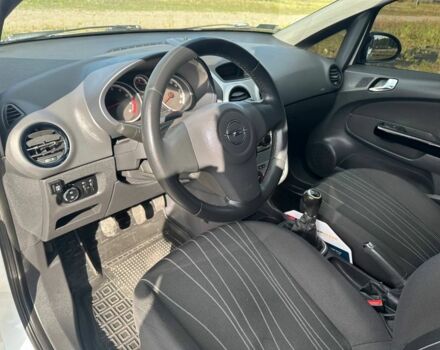 Белый Опель Корса, объемом двигателя 1.4 л и пробегом 190 тыс. км за 4999 $, фото 5 на Automoto.ua