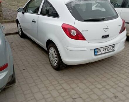 Белый Опель Корса, объемом двигателя 1.23 л и пробегом 165 тыс. км за 3300 $, фото 2 на Automoto.ua