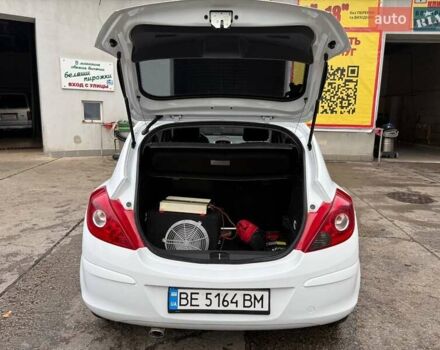 Белый Опель Корса, объемом двигателя 1.23 л и пробегом 129 тыс. км за 5200 $, фото 1 на Automoto.ua