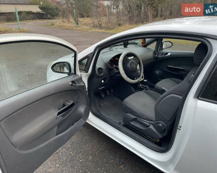 Білий Опель Корса, об'ємом двигуна 1.2 л та пробігом 300 тис. км за 3900 $, фото 6 на Automoto.ua