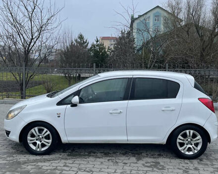 Белый Опель Корса, объемом двигателя 1.3 л и пробегом 280 тыс. км за 4500 $, фото 2 на Automoto.ua