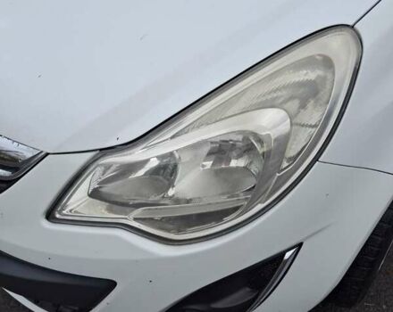 Белый Опель Корса, объемом двигателя 1.3 л и пробегом 240 тыс. км за 4200 $, фото 2 на Automoto.ua