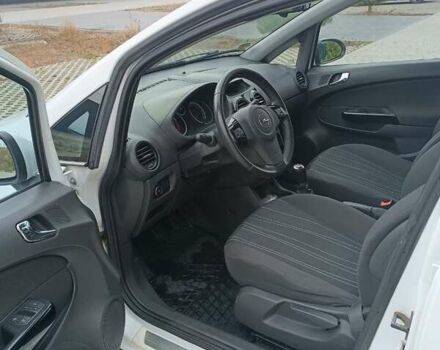 Белый Опель Корса, объемом двигателя 1.3 л и пробегом 207 тыс. км за 5500 $, фото 8 на Automoto.ua