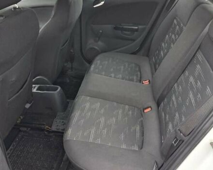 Белый Опель Корса, объемом двигателя 1.3 л и пробегом 240 тыс. км за 4200 $, фото 10 на Automoto.ua